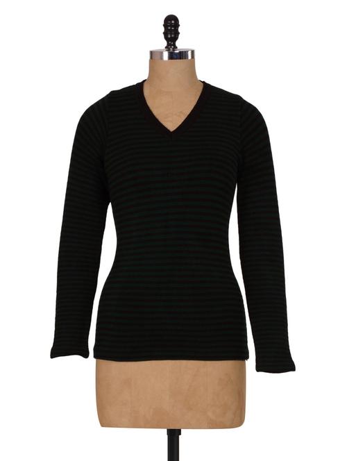 casual v-neck  winter pullover - 908411 - Very Small Image - 1